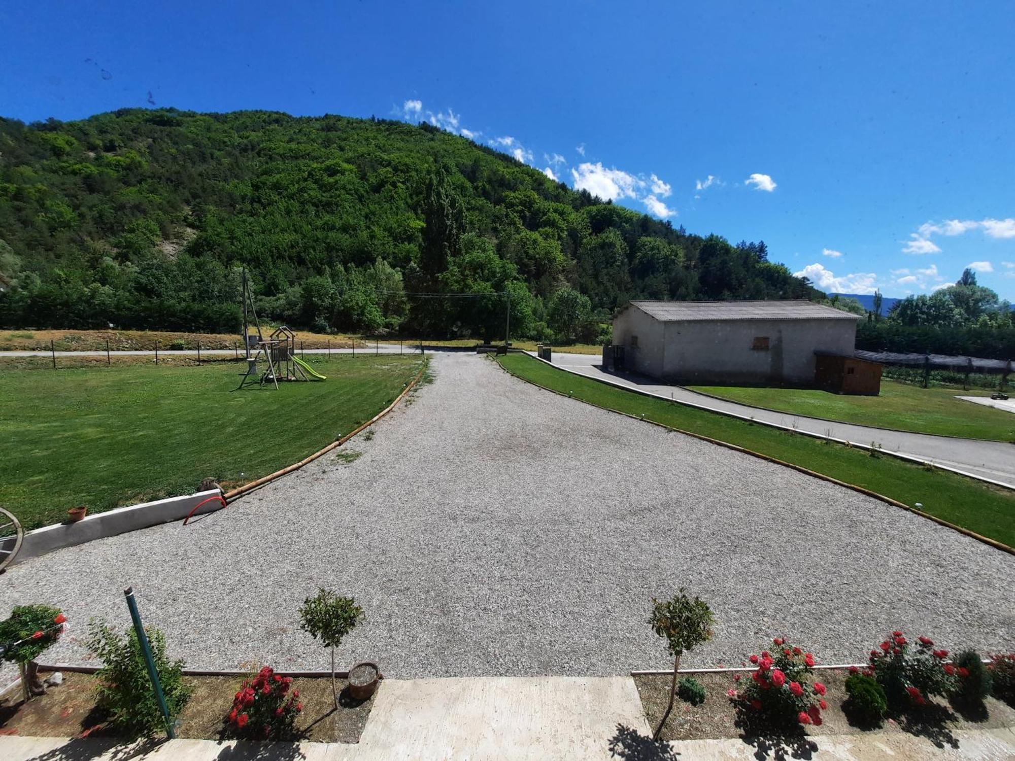 Le Petit Begou Bed & Breakfast Saint-Auban-d'Oze Екстериор снимка
